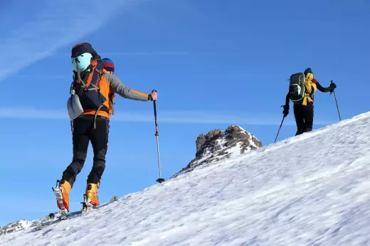 Esquiar além do resort: dicas essenciais para uma experiência segura e emocionante no interior